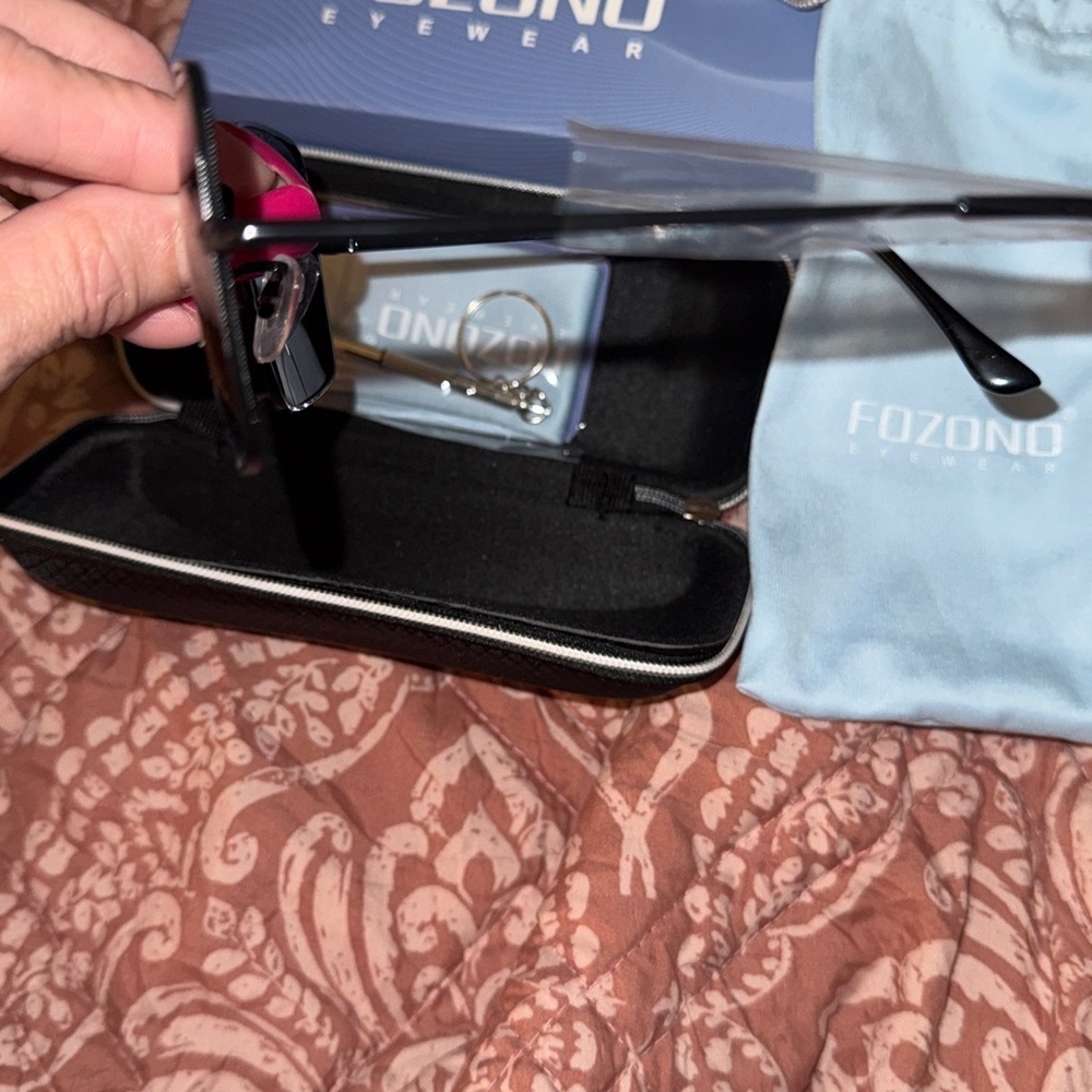 Fozono Black Sunglasses with Case - Picture 5 of 5